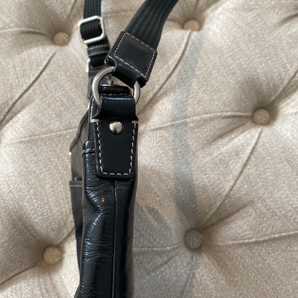 Coach patent leather/white stitch crossbody bag - Picture 4 of 9